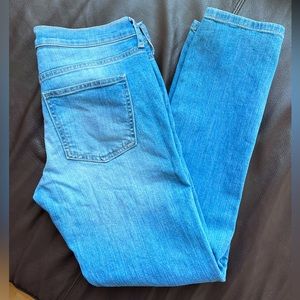 Banana Republic jeans. Size 25. Girlfriend jean cut. Cropped